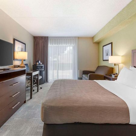 Quality Inn Питерборо Экстерьер фото
