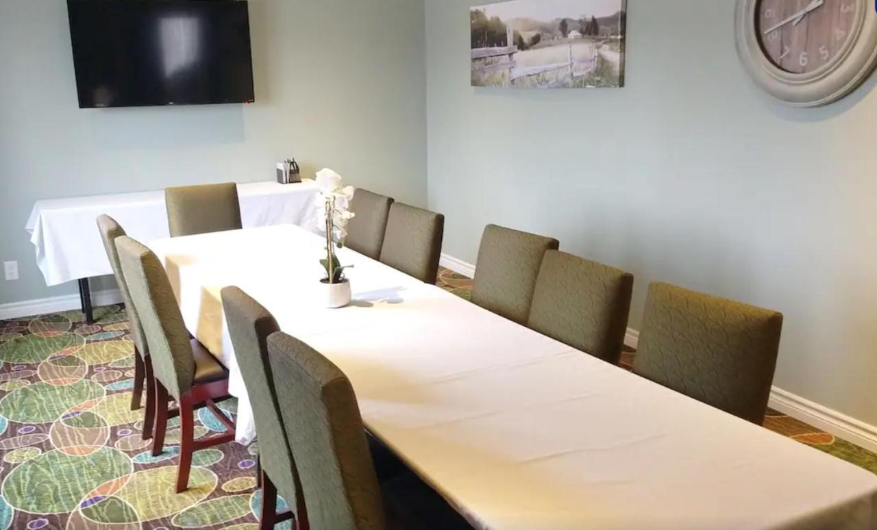 Quality Inn Питерборо Экстерьер фото