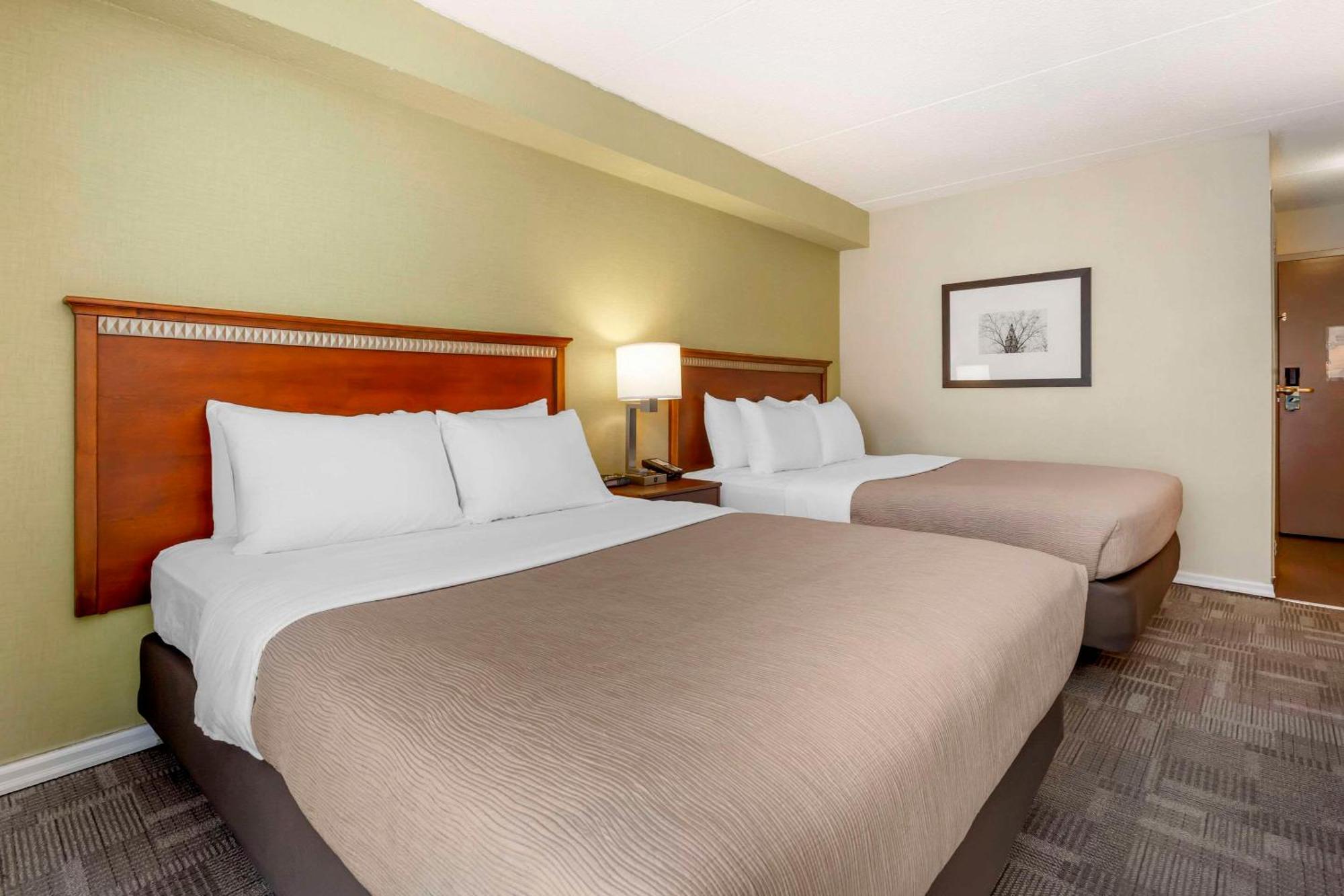 Quality Inn Питерборо Экстерьер фото